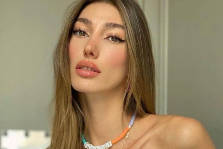 Şevval Şahin, sevgilisinden gelen dev &ccedil;i&ccedil;ekleriyle doğum g&uuml;n&uuml;n&uuml; kutluyor!