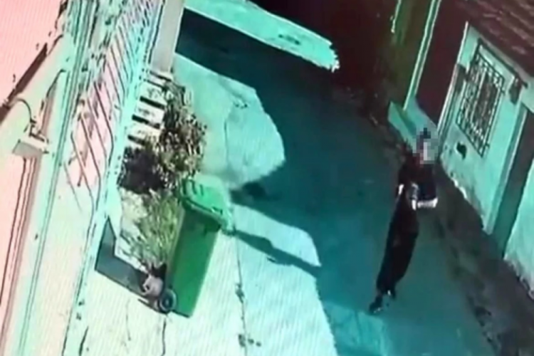 Bursa'da kuruması i&ccedil;in astığı &ccedil;amaşırlarını yerinde bulamadı!