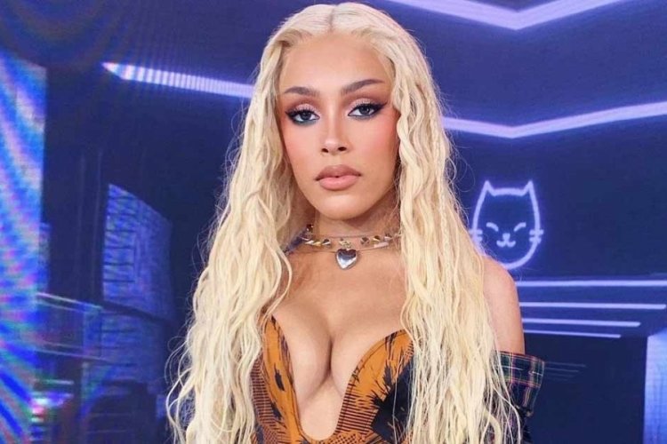 Doja Cat &ouml;r&uuml;mcek ağı elbisesiyle dikkat &ccedil;ekti! Şoke eden g&ouml;r&uuml;nt&uuml;