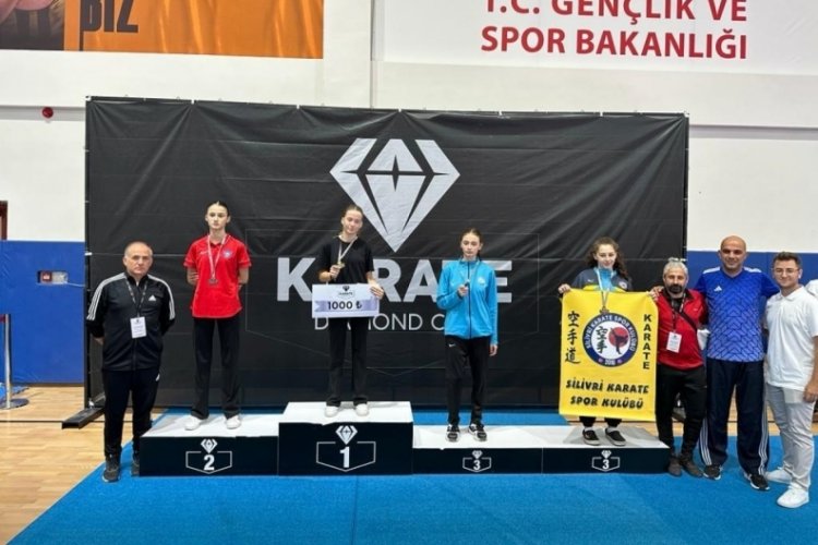 Nil&uuml;fer Belediyesporlu karatecilerden 1 altın 2 bronz madalya