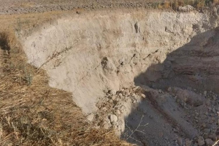 Konya'da 40 metre derinliğinde, 50 metre &ccedil;apında obruk oluştu