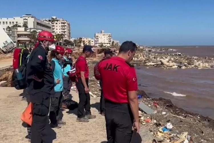 Libya'da UMKE ekiplerinin arama kurtarma &ccedil;alışmaları s&uuml;r&uuml;yor