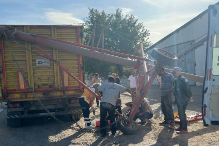 Tekirdağ'da kontrolden &ccedil;ıkan kamyon helezyona &ccedil;arptı!