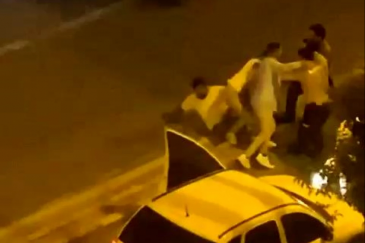 Bursa'da kavgada domino taşı gibi devrildiler