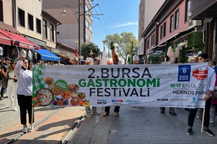 Bursa Gastronomi Festivali kortej y&uuml;r&uuml;y&uuml;ş&uuml;yle başladı