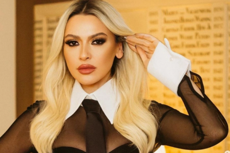 Hadise'den kafaları karıştıran paylaşım