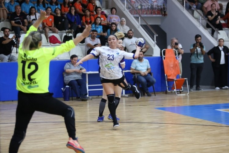 Bursa B&uuml;y&uuml;kşehir Belediyespor Tekirdağ S&uuml;leymanpaşa'yı konuk ağırlıyor
