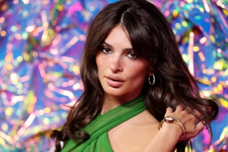 D&uuml;nyanın en seksi kadını erkeklere seslendi