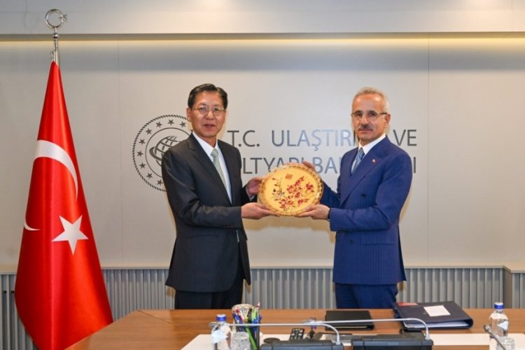 Bakan Uraloğlu &Ccedil;in Halk Cumhuriyeti T&uuml;rkiye B&uuml;y&uuml;kel&ccedil;isi Liu Shaobin'i kabul etti