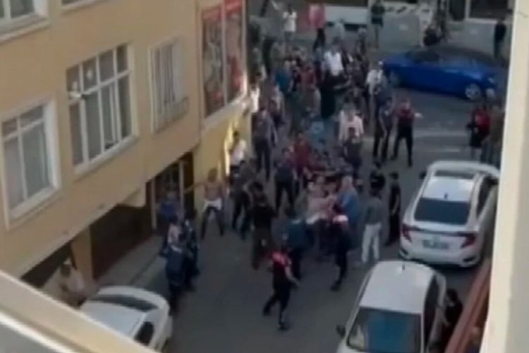 İstanbul'da yol verme kavgası! 1'i ağır 2 yaralı