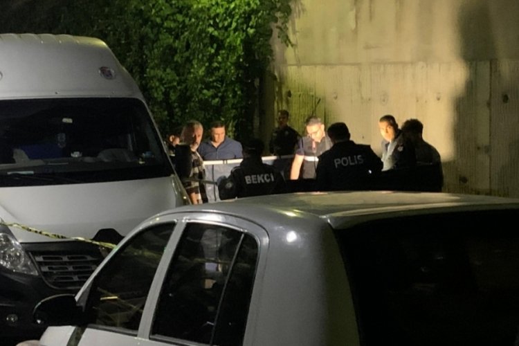 Eski eşini yaraladı, yanındaki arkadaşını &ouml;ld&uuml;rd&uuml;