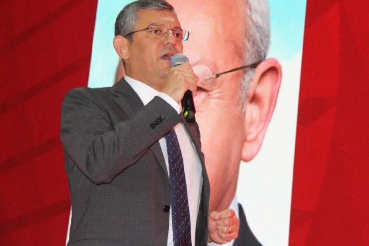 &Ouml;zg&uuml;r &Ouml;zel konuşurken 'Kılı&ccedil;daroğlu' sloganları atıldı