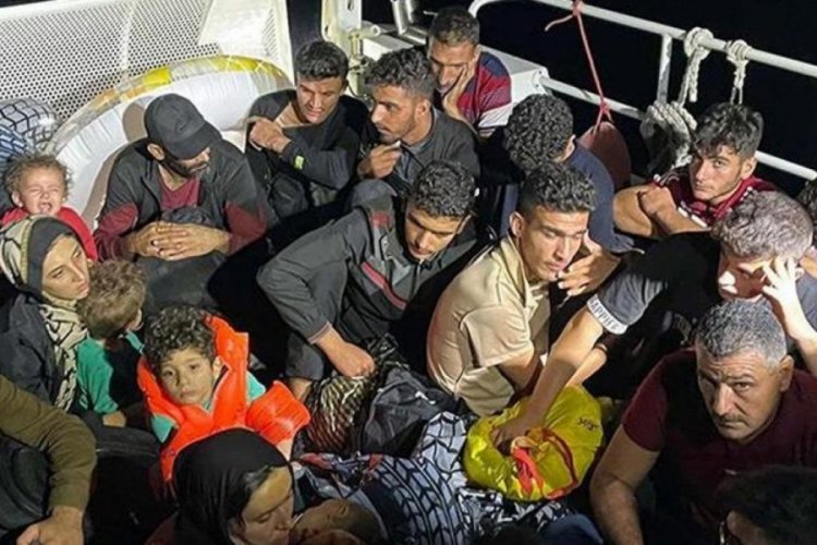 94 ka&ccedil;ak g&ouml;&ccedil;men yelkenli teknede yakalandı