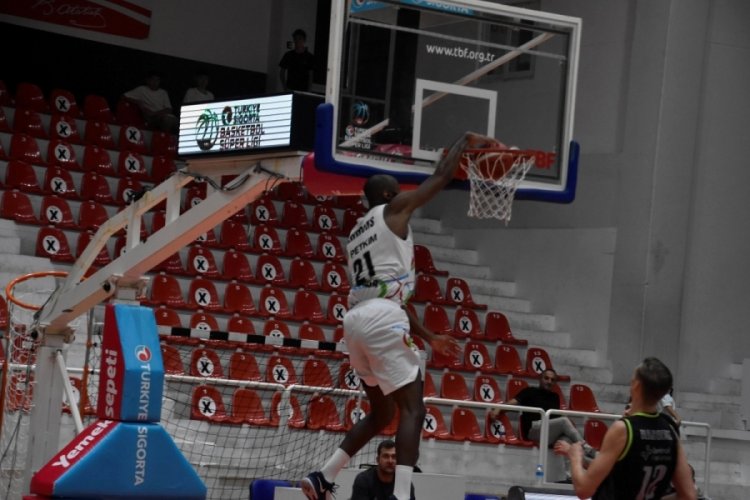 Ege Cup 2023'te Aliağa Petkimspor, Y. Merkezefendi Belediye Basketbol'u mağlup etti