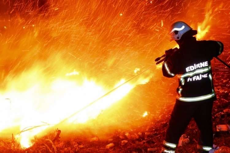 Edirne'de otluk alanda yangın!