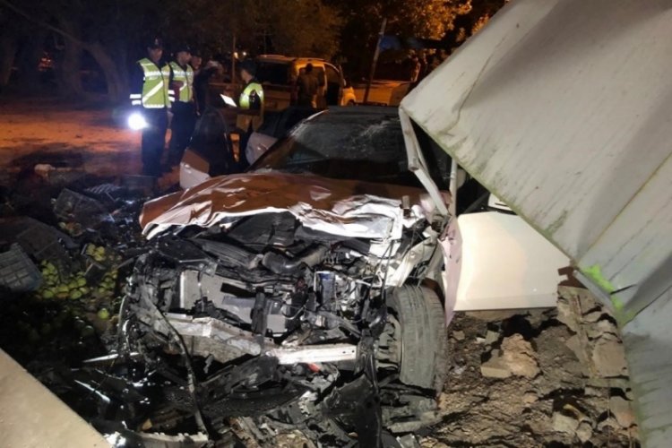 Konya'da kontrolden &ccedil;ıkan otomobil bah&ccedil;eye u&ccedil;tu: 4 yaralı