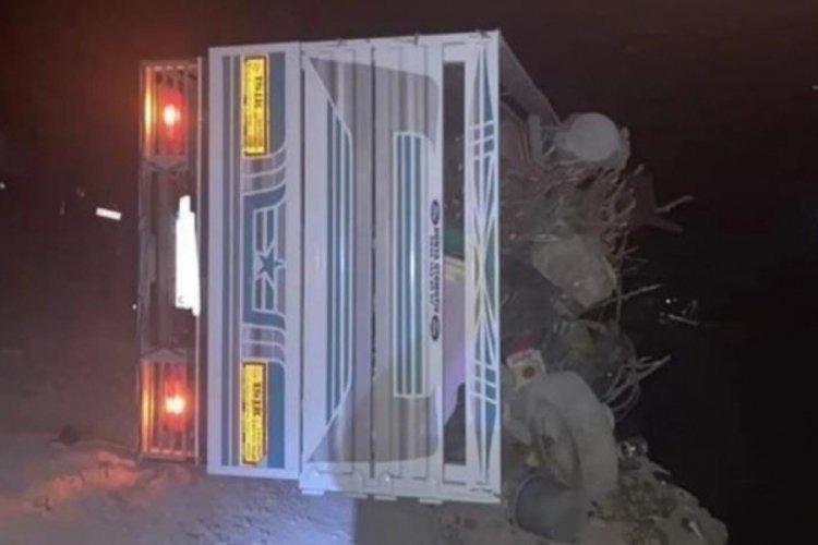 Şırnak'ta kamyonetin şarampole devrildiği kazada 1 kişi &ouml;ld&uuml;