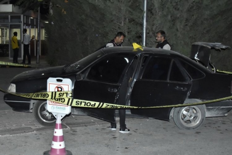 Husumetlilerinin evinin &ouml;n&uuml;ne giden kişi silahla vuruldu