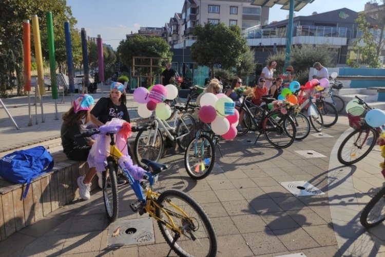 Bursa'da 'S&uuml;sl&uuml; kadınlar' pedallıyor, farkındalık yaratıyor