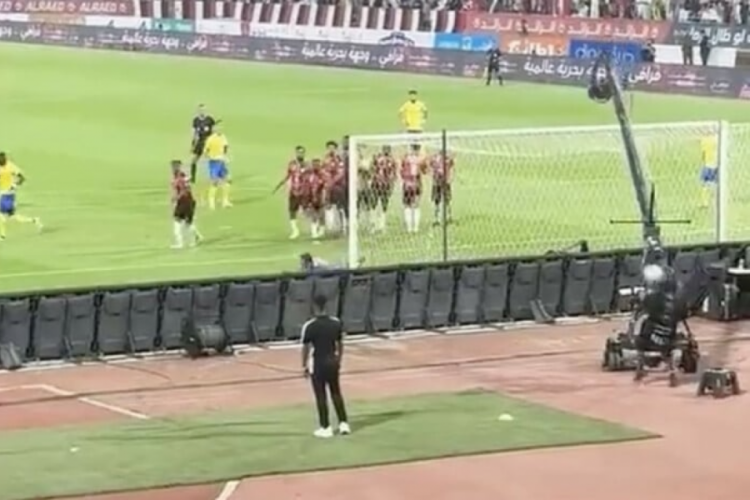 Ronaldo'nun frikiğinin isabet ettiği kameraman beyin sarsıntısı ge&ccedil;irdi!