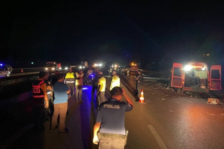 Bursa'da dinamit y&uuml;kl&uuml; kamyon devrildi!
