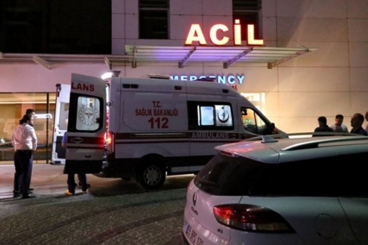 İzmir'de bı&ccedil;aklı kavga! 18 yaşındaki gen&ccedil; hayatını kaybetti