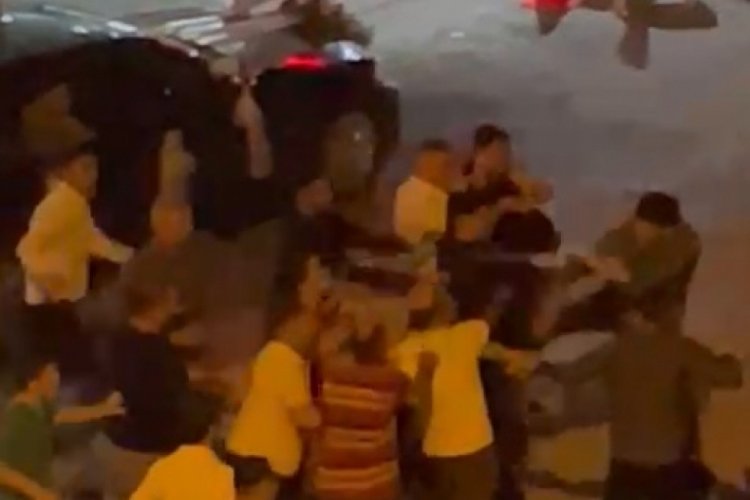 D&uuml;ğ&uuml;nde husumetli akrabalar arasında kavga &ccedil;ıktı!