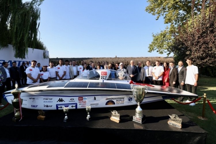 Sakarya &Uuml;niversitesi'nin g&uuml;neş enerjili aracı "SAGUAR RB" tanıtıldı