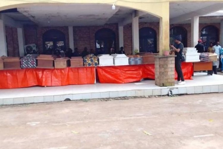 Demokratik Kongo Cumhriyeti'nde toprak kaydı! 17 &ouml;l&uuml;