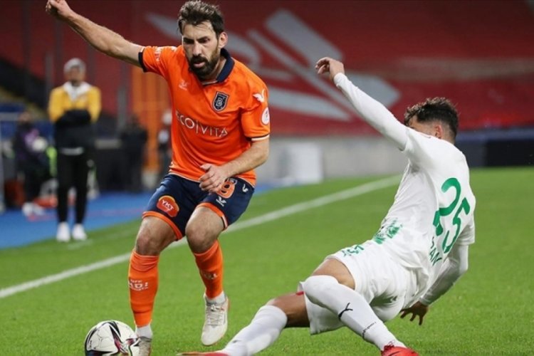 Başakşehir, Şener &Ouml;zbayraklı'yla yollarını ayırdı