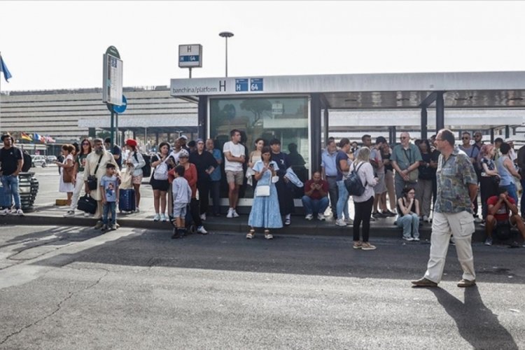 İtalya'da &ccedil;alışanlar greve gitti