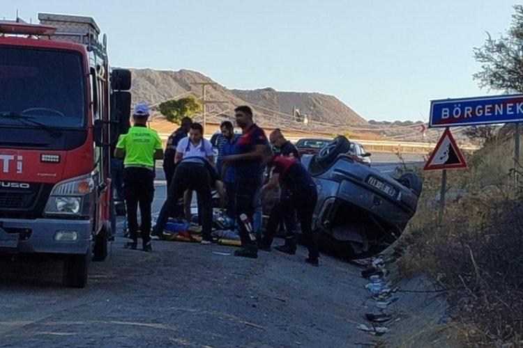 Adıyaman'da kontrolden &ccedil;ıkan otomobil ters d&ouml;nd&uuml;