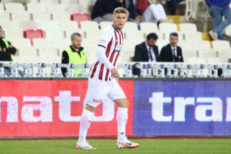 Burak Kapacak, Sivasspor formasıyla ilk ma&ccedil;ına &ccedil;ıktı