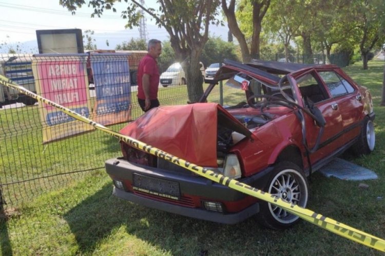 Bursa'da hurdaya d&ouml;nen ara&ccedil;tan, hafif yaralı kurtuldu