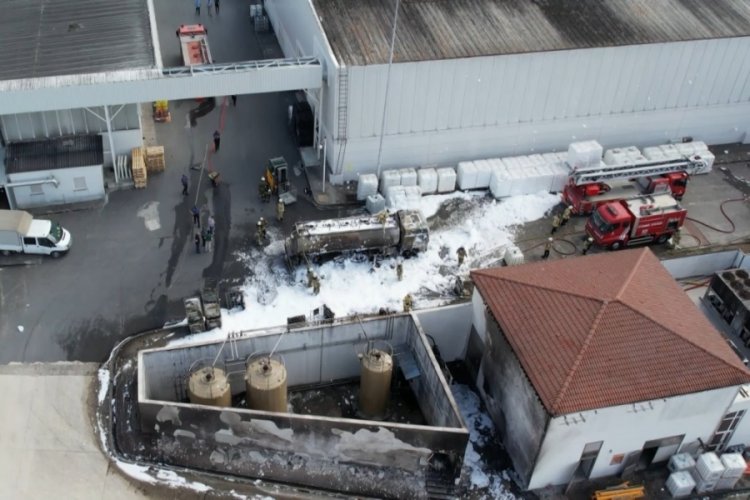 İstanbul'da yakıt tankeri alev alev yandı!