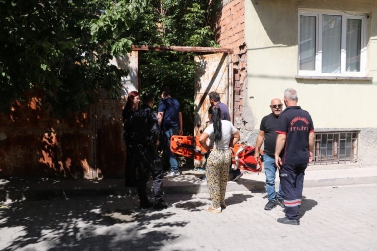 Afyonkarahisar'da polisten ka&ccedil;an kadın, intihara teşebb&uuml;s etti