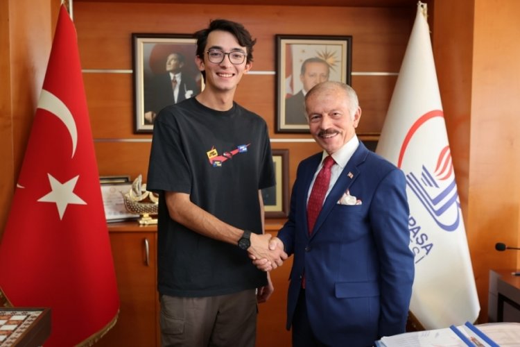 Olimpiyat şampiyonu Mete Gazoz, Bayrampaşa Belediye Başkanı ile buluştu