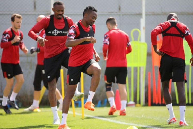 Sivasspor, Rizespor ma&ccedil;ının hazırlıklarına ara vermeden başladı