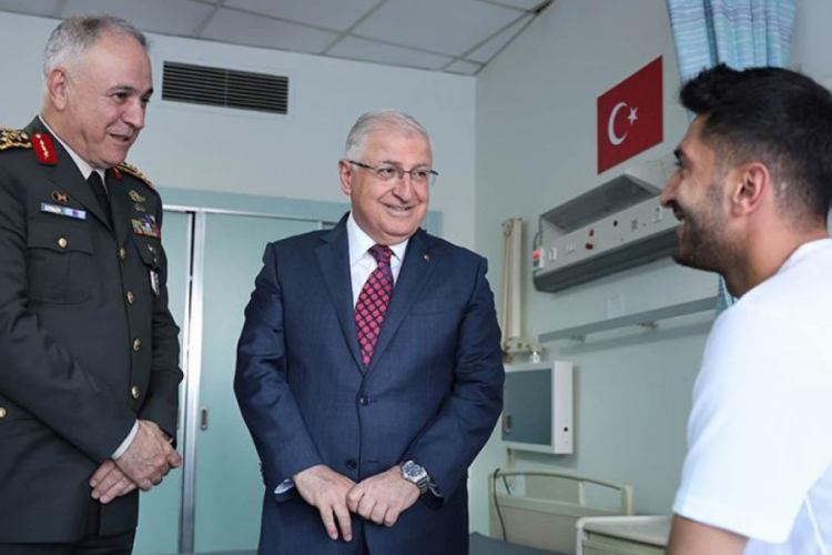 Milli Savunma Bakanı Yaşar G&uuml;ler gazileri ziyaret etti