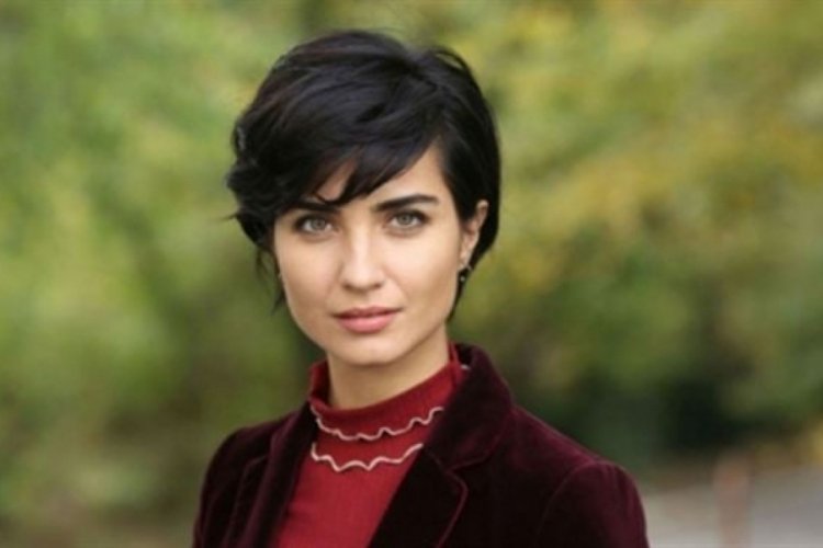 Tuba B&uuml;y&uuml;k&uuml;st&uuml;n'&uuml;n ayakları olay oldu!