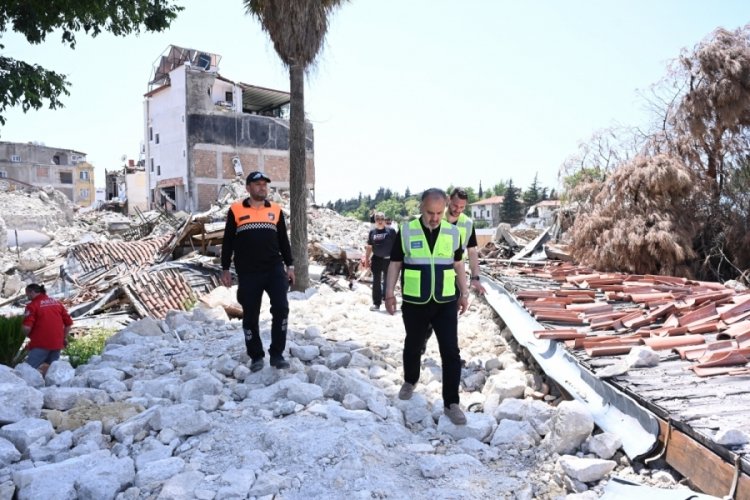 B&uuml;y&uuml;kşehir deprem b&ouml;lgesinde &ccedil;alışmalarını s&uuml;rd&uuml;r&uuml;yor