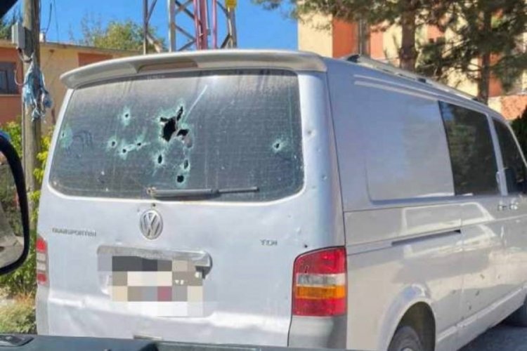 Karab&uuml;k'te kayınpederinin aracına kurşun yağdırdı!
