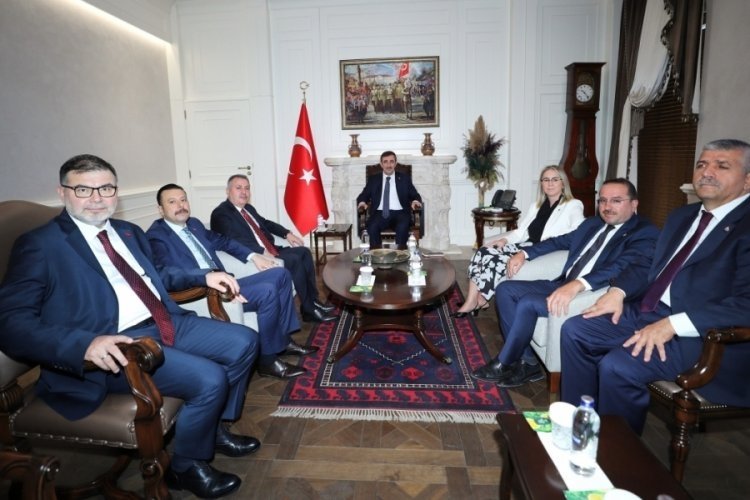 Cumhurbaşkanı Yardımcısı  Cevdet Yılmaz'dan İzmir İl Başkanlığına ziyaret