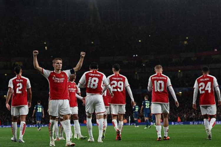 Arsenal, PSV Eindhoven'ı 4-0 mağlup etti