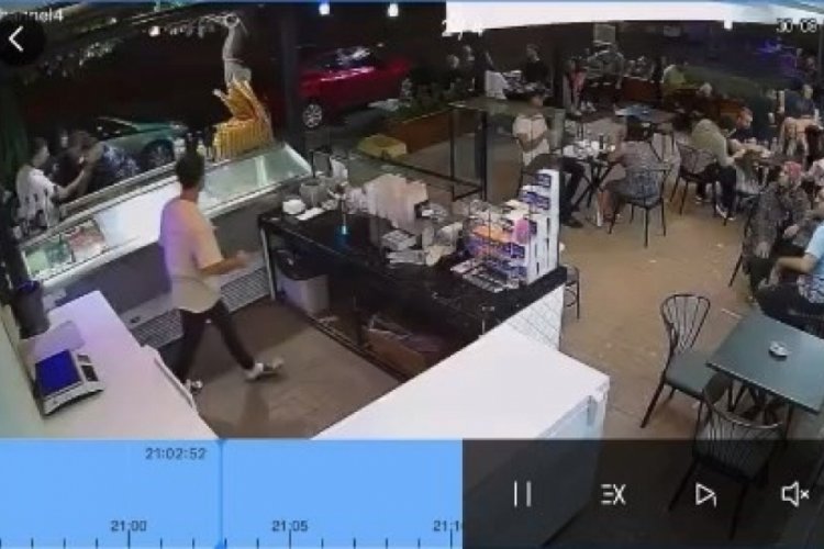 Bursa'da kadına s&ouml;zl&uuml; tacizde bulundu! Cadde boks ringine d&ouml;nd&uuml;