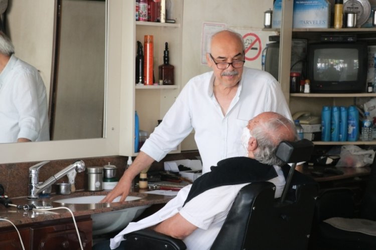 Kahramanmaraş'ın en deneyimli berberi: 65 yıldır aynı mesleği yapıyor