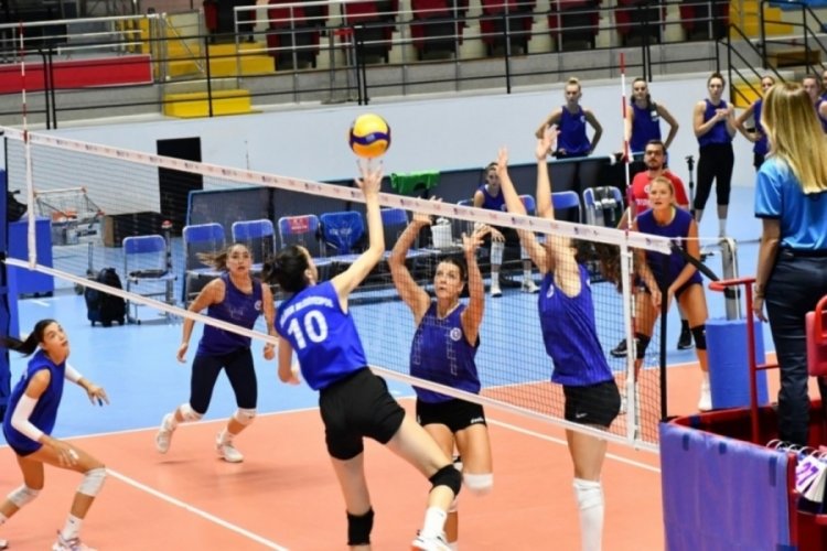 Nil&uuml;fer Belediyespor Kadın Voleybol Takımı, s&uuml;per lige hazırlanıyor