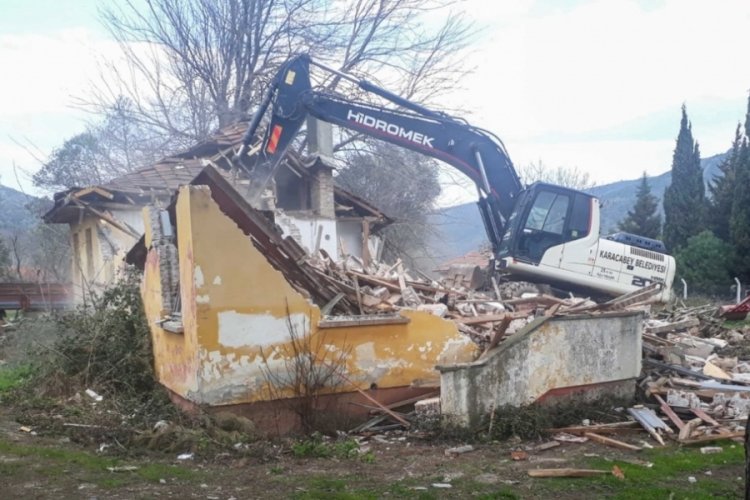 Bursa Karacabey'de metruk binalar bir bir yıkılıyor