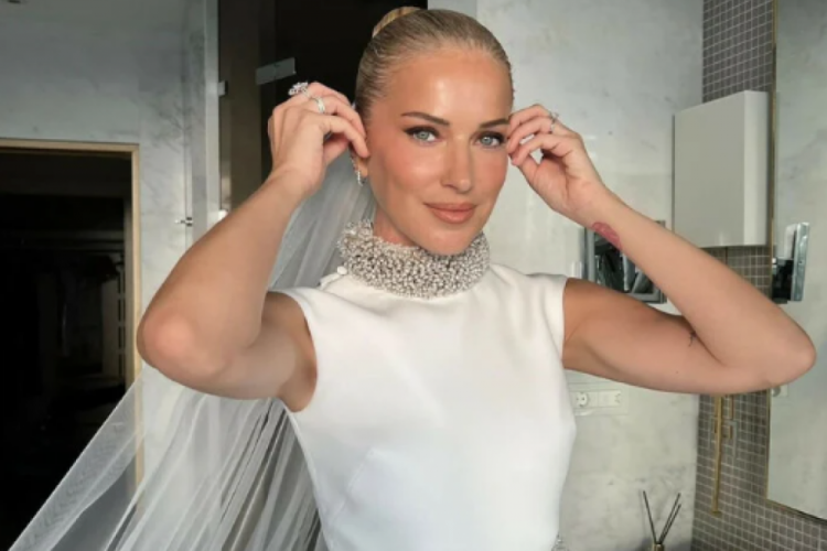 Burcu Esmersoy &ouml;ğrencileri mutlu etti: Kullanmadığı kıyafetleri bağışlıyor