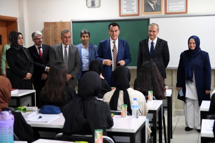 Osmangazi Belediye Başkanı D&uuml;ndar, okul ziyaretlerine devam ediyor